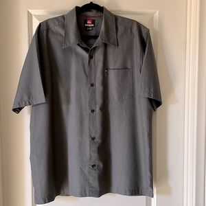 Quiksilver men’s Large short sleeve button down shirt dark grey